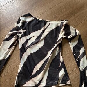 Women's Black and Cream Zebra-Print Long Sleeve Top